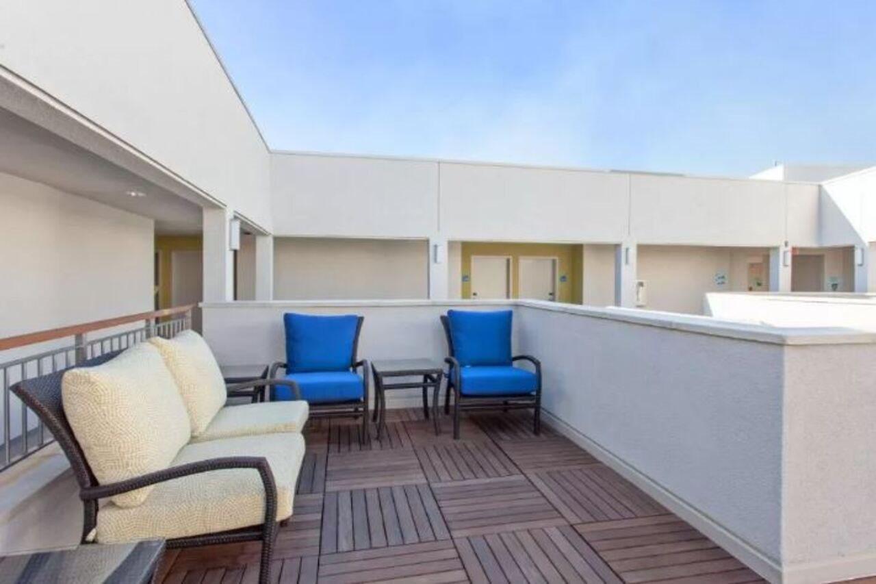 Holiday Inn Express West Los Angeles By Ihg Zewnętrze zdjęcie